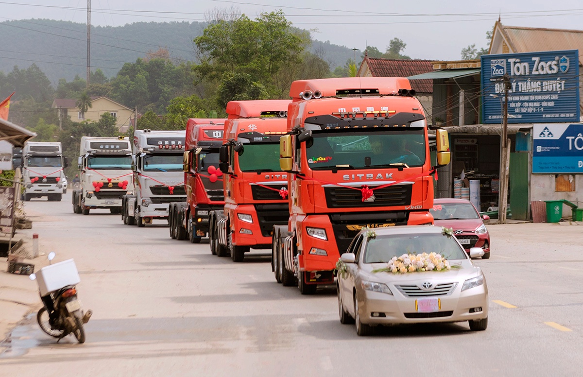 Mơ thấy xe container đánh đề con gì? Điềm báo gì?